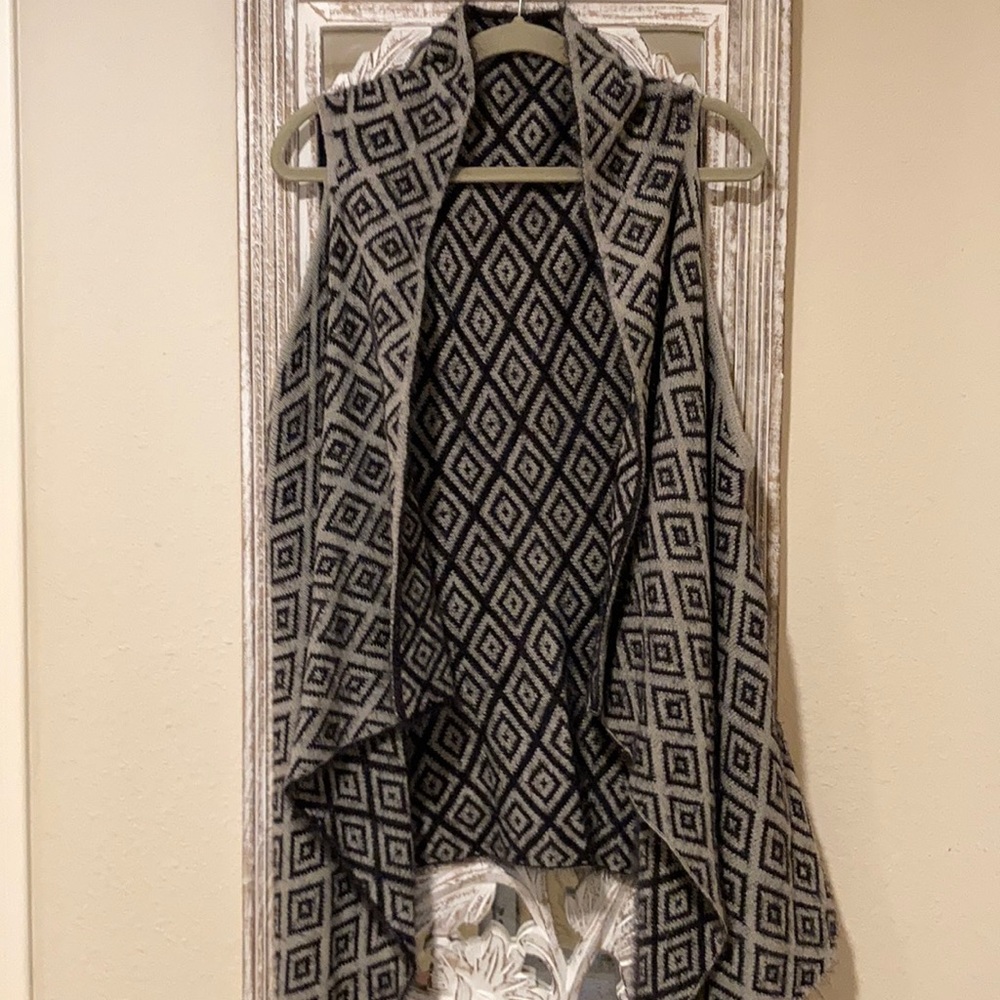 Super comfy geometric print open sweater vest one size 0-14 boho vibe plus size